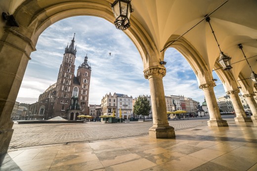 Grand city tour through Krakow with old town, Jewish quarter and bagel