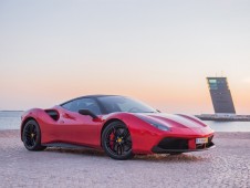 Conduzir um Ferrari GTB 488 em Lisboa (30km)